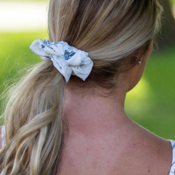 Floral Scrunchie - Night out at Leblon - Picture 7 of 9